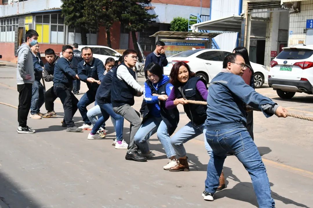 拔河比賽聚人心 團隊協作展風采